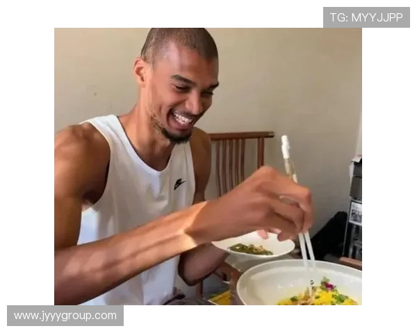 文班晒照回顾休赛期 与狼王奥拉朱旺等人特训 少林寺修行为中心历程 文班晒照回顾休赛期 与狼王奥拉朱旺等人特训 少林寺修行为中心历程